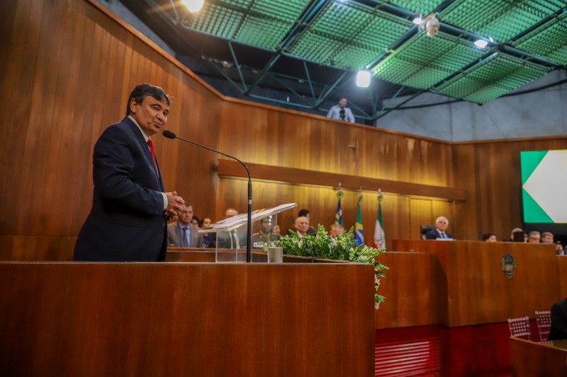 Wellington Dias durante leitura da mensagem do governo